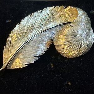 Lisner Goldtone Bird Feather Quill Brooch Textured
